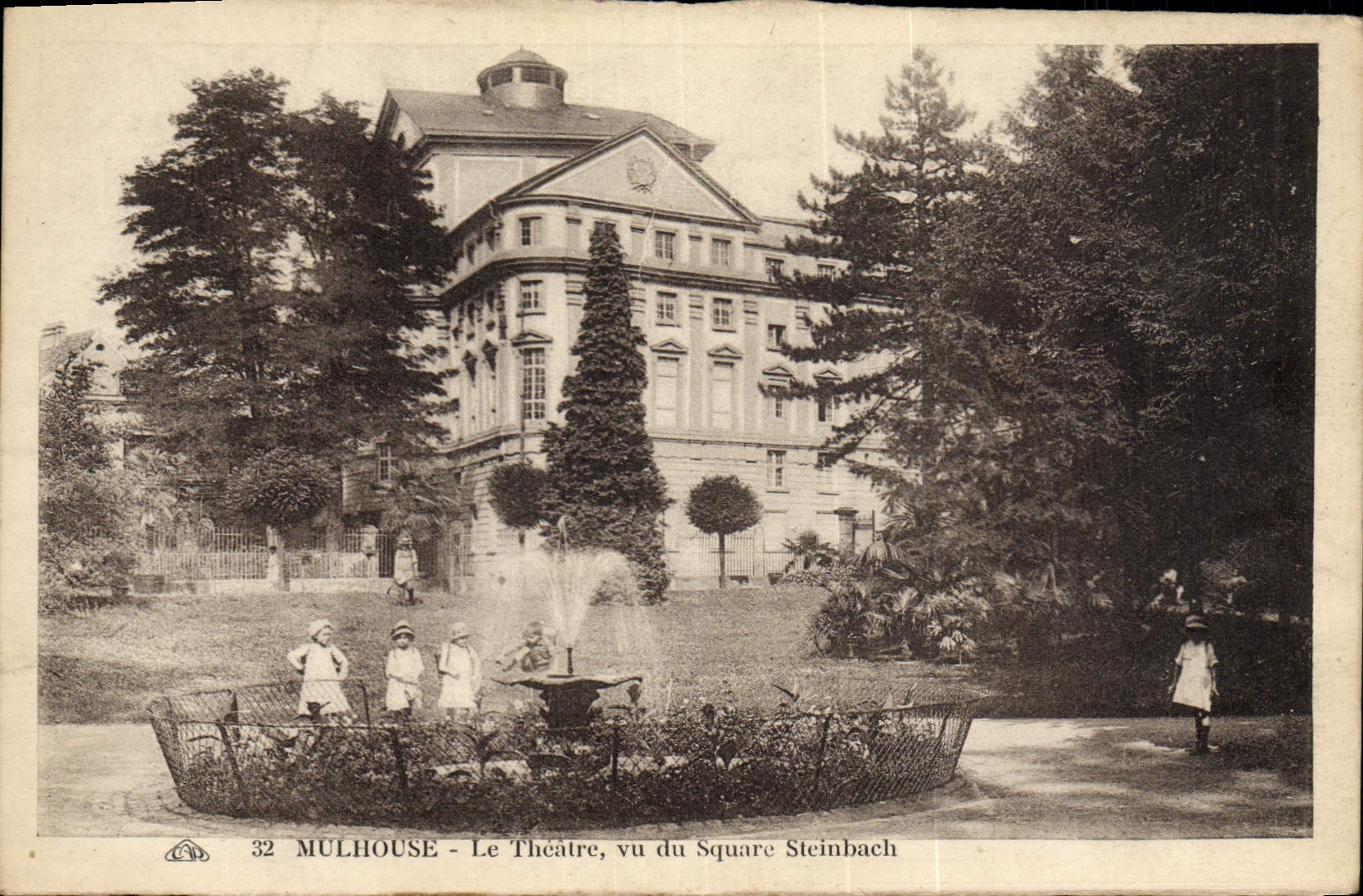 Mulhouse - Le Théâtre, vu du Square Steinbach — éditeur inconnu, n° 32