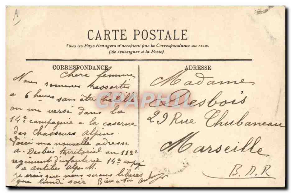 CPA Militaria au champ de manoeuvre Une distribution de lati  — Rückseite