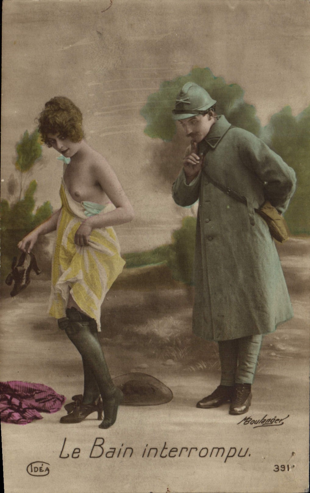 CPA Nu erotique Femme Soldat Militaria Le bain interrompu