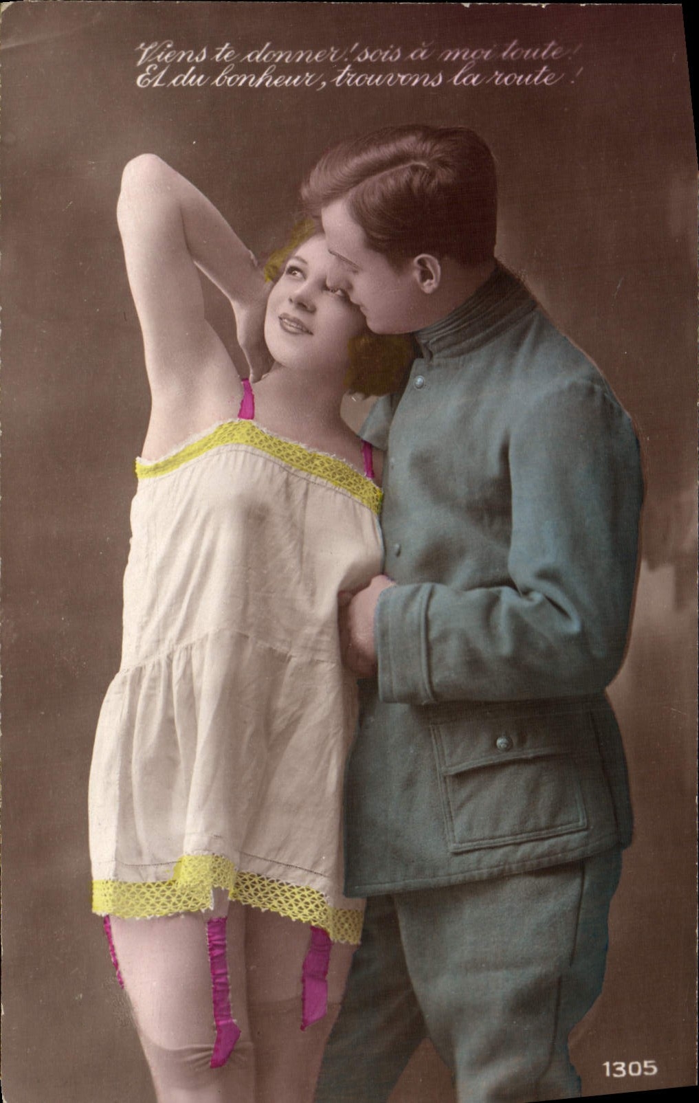 CPA Nu erotique Femme Soldat Militaria