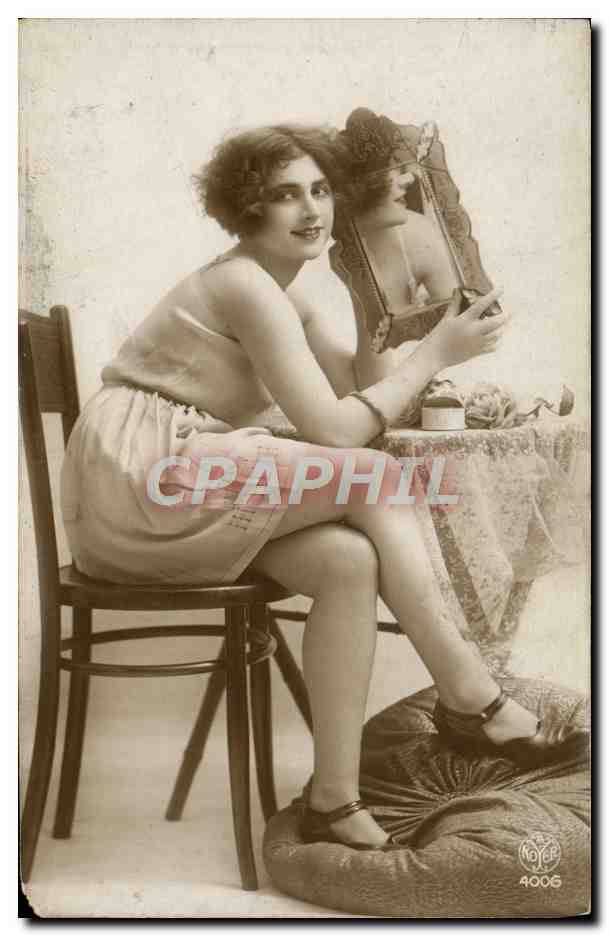 Jeune femme devant un miroir — Photo d'atelier — Éditeur ROY P, n° 4006