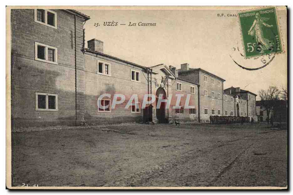 CPA Militaria Caserne Uzes Les casernes 