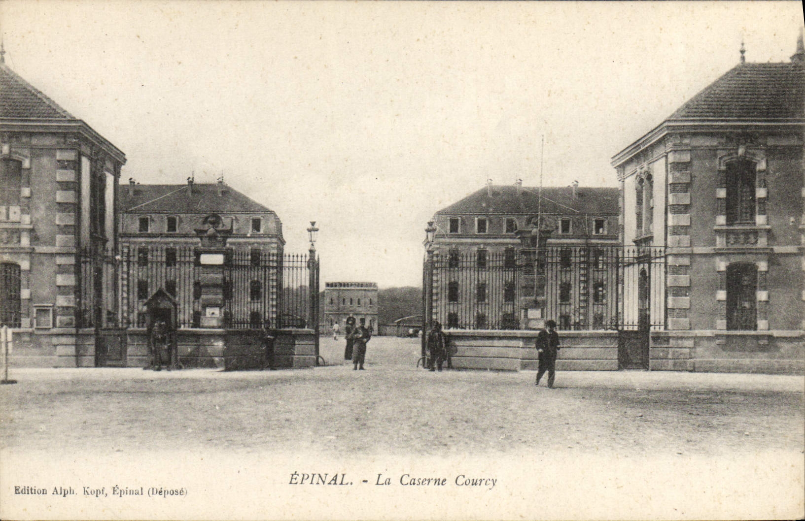 CPA Militaria Caserne Epinal la caserne Courcy 