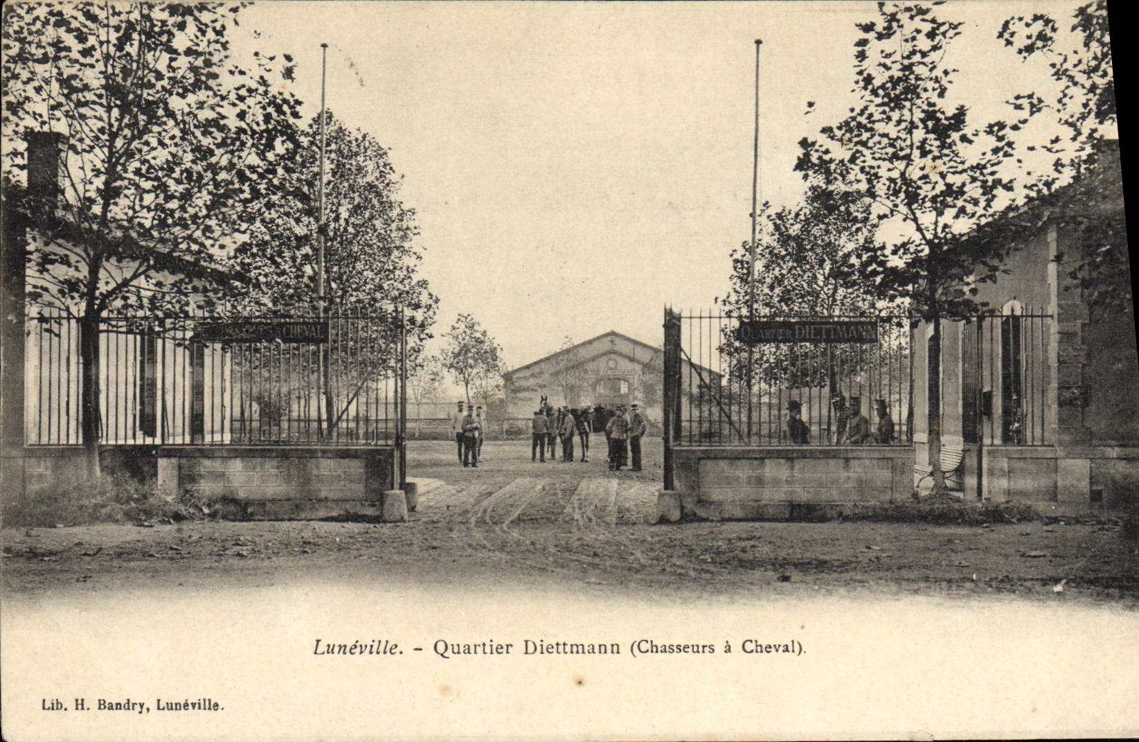 CPA Militaria Caserne Luneville Quartier Dietmann Chasseurs a cheval