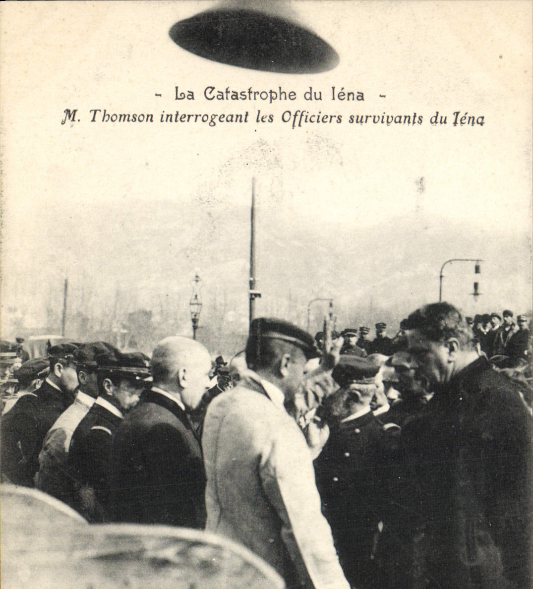 La Catastrophe du Iéna — M. Thomson interrogeant les Officiers survivants du Iéna — Photo atelier Badoudin-Vincent, Marseille