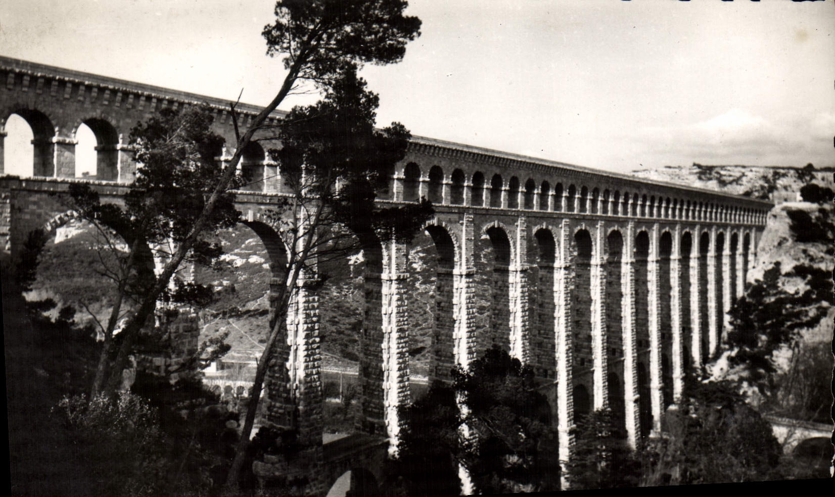 Roquefeuil — The Aqueduct — Éditions de la Libération, Marseille