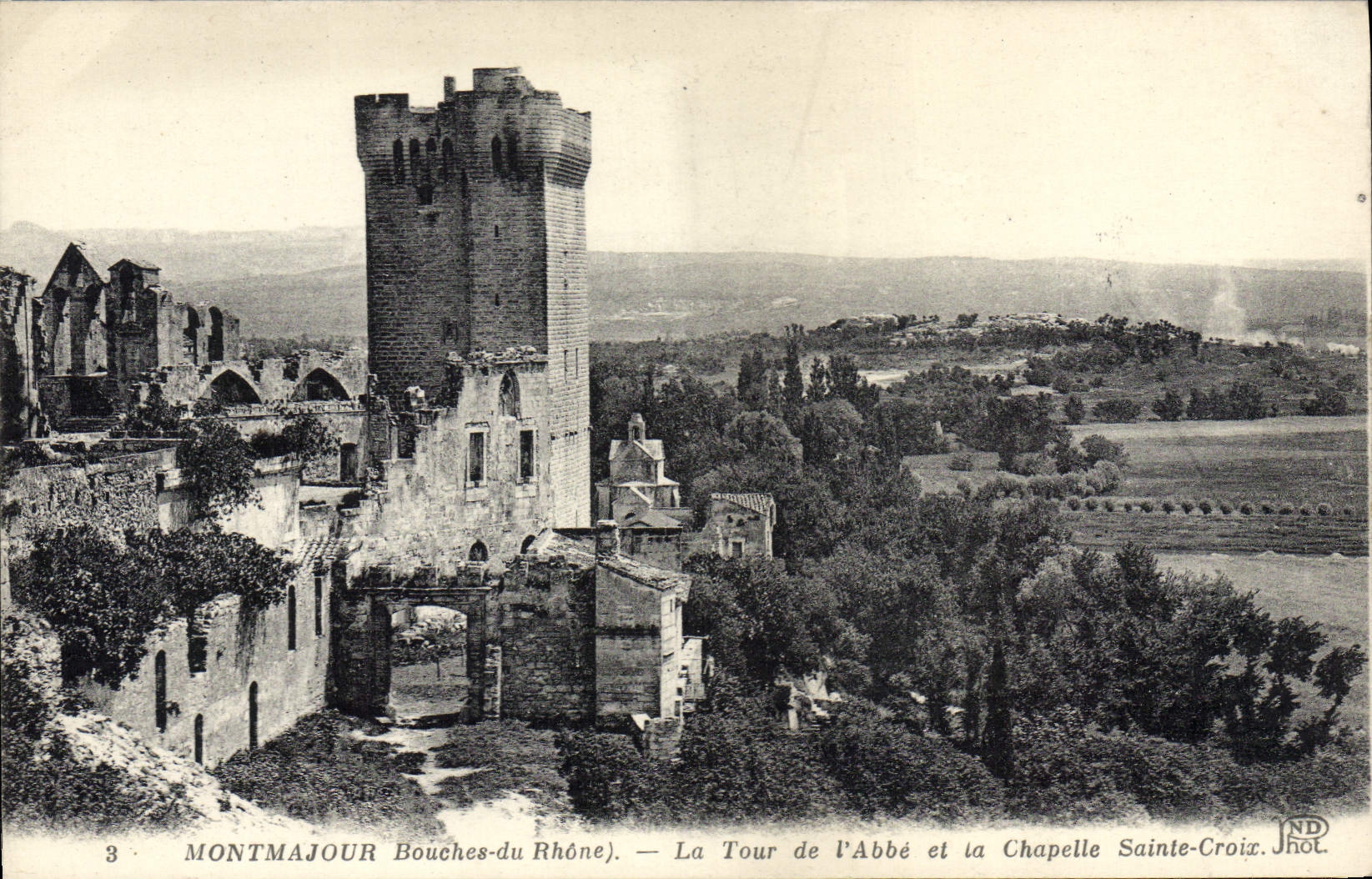 Montmajour (Bouches-du-Rhône) — La Tour de l'Abbé et la Chapelle Sainte-Croix — JND Phot.