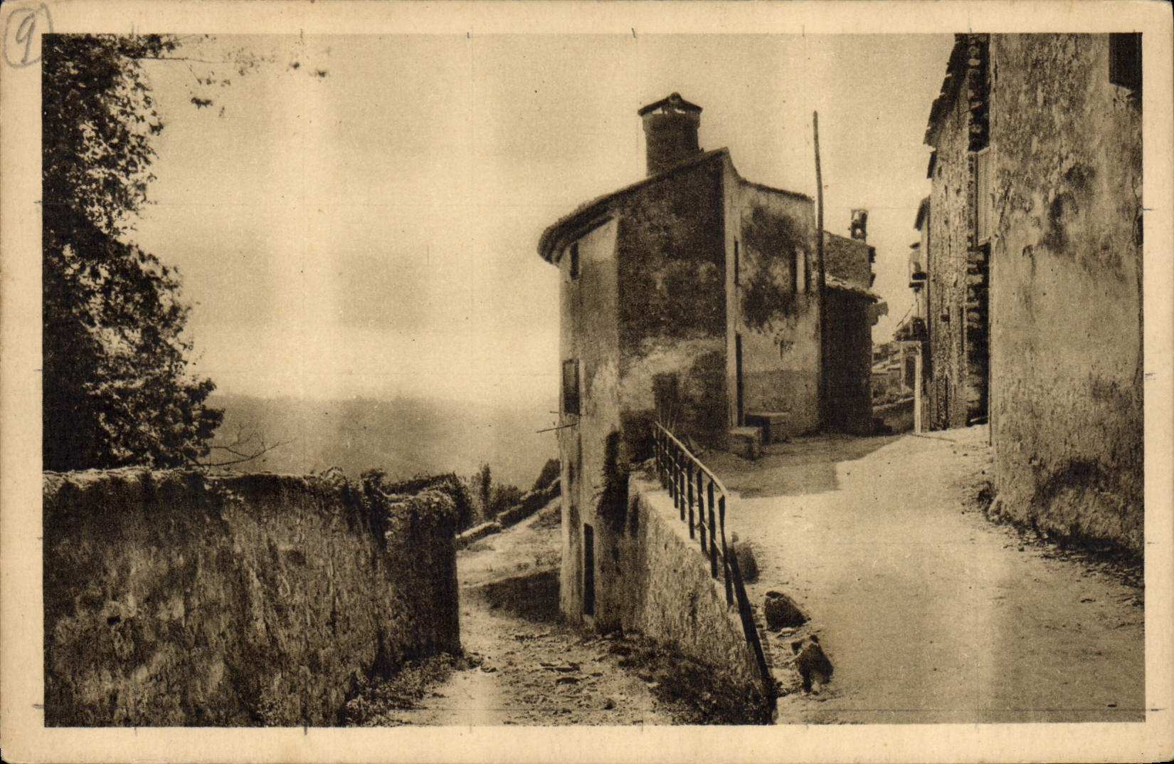 CPA Saint Paul Un coin des remparts 