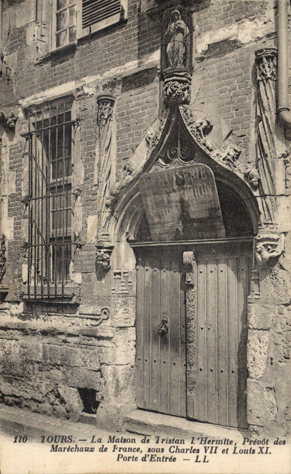 Tours — La Maison de Tristan l'Hermite, Prévôt des Maréchaux de France, sous Charles VII et Louis XI — Porte d'Entrée