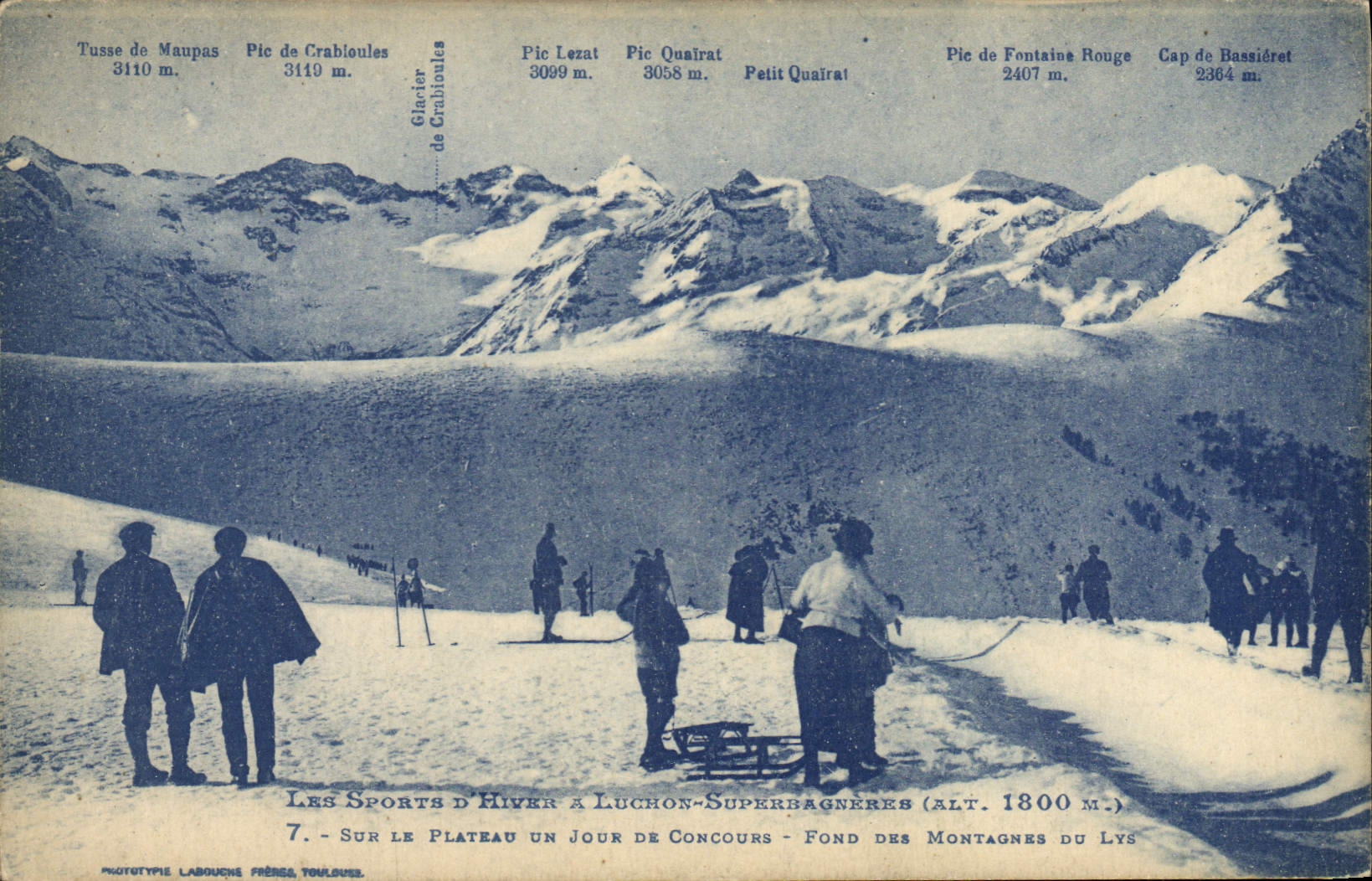 CPA Sports d'hiver Ski Luchon Superbagneres Sur le plateau un jour de concours Fond des montagnes du Lys 