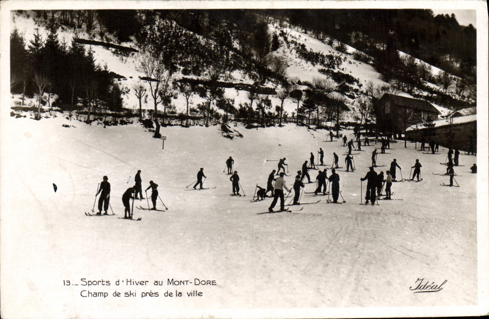 CPM Sports d'hiver Ski au Mont Dore Champ de ski pres de la ville 