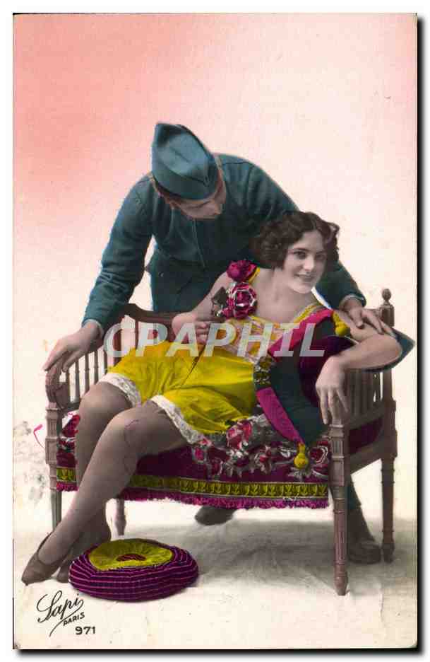 CPA Femme Nu erotique Soldat Militaria