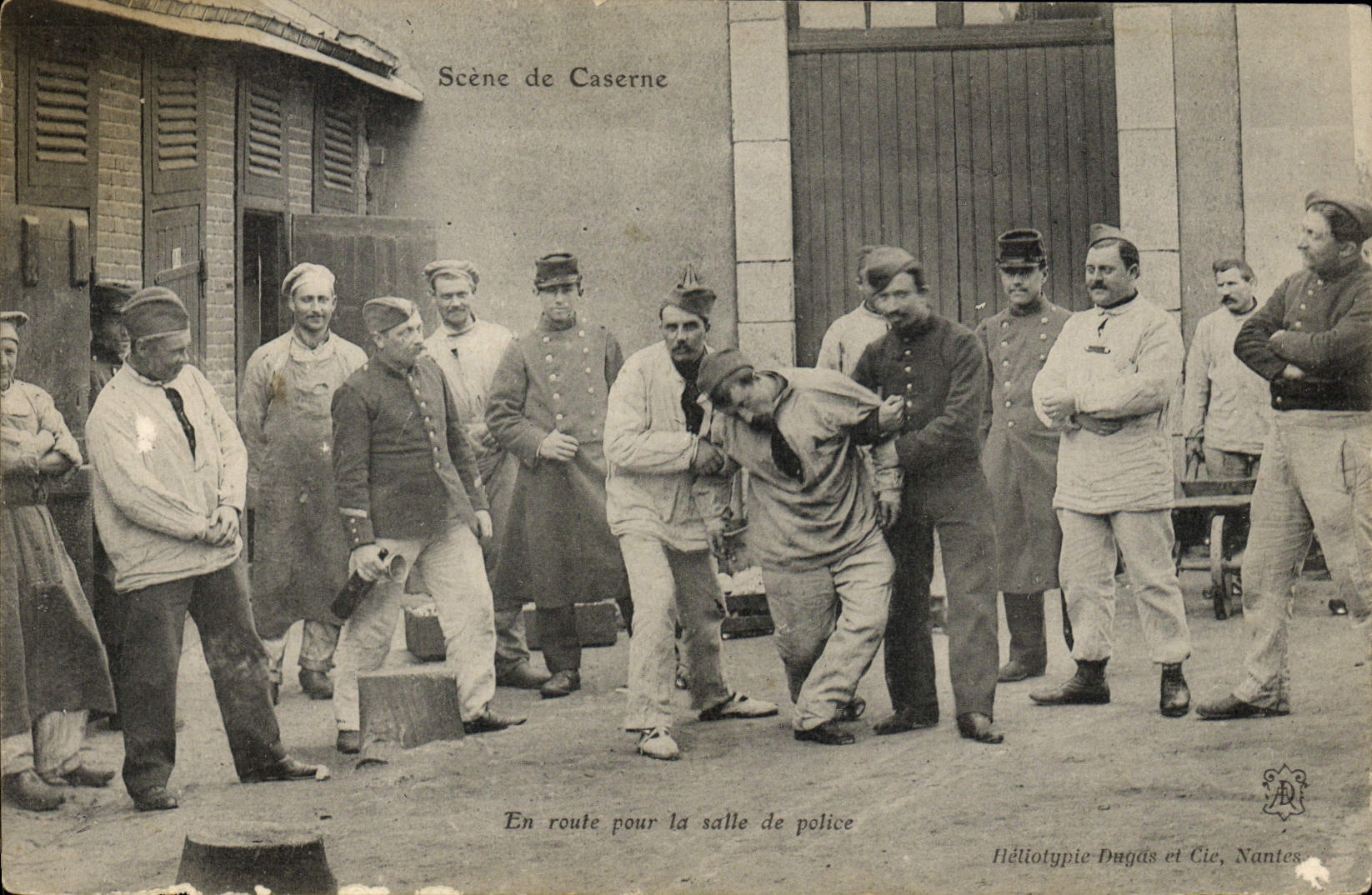 Scène de Caserne — En route pour la salle de police — Héliotypie Dugas et Cie, Nantes