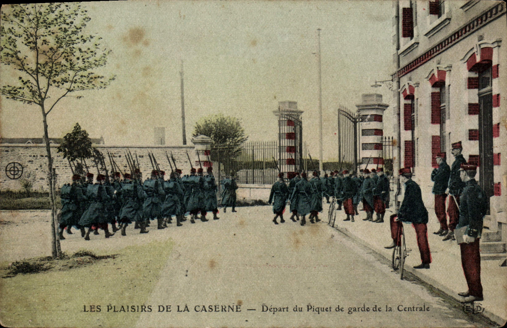 CPA Militaria Caserne Depart du piquet de garde de la centrale 