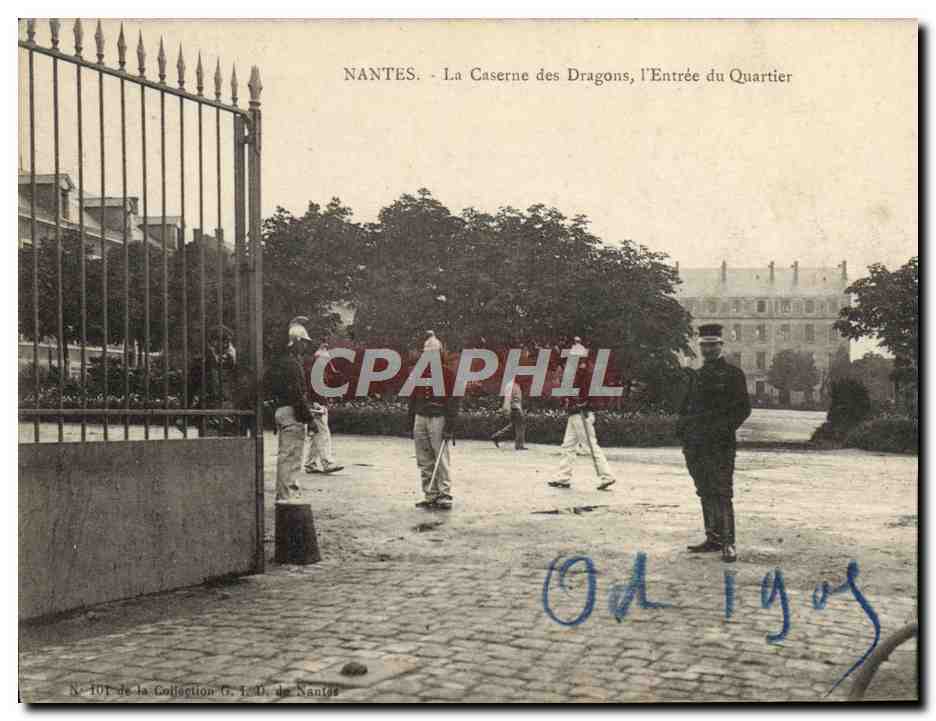 CPA Militaria Caserne Nantes La caserne des Dragons L'entree du quartier