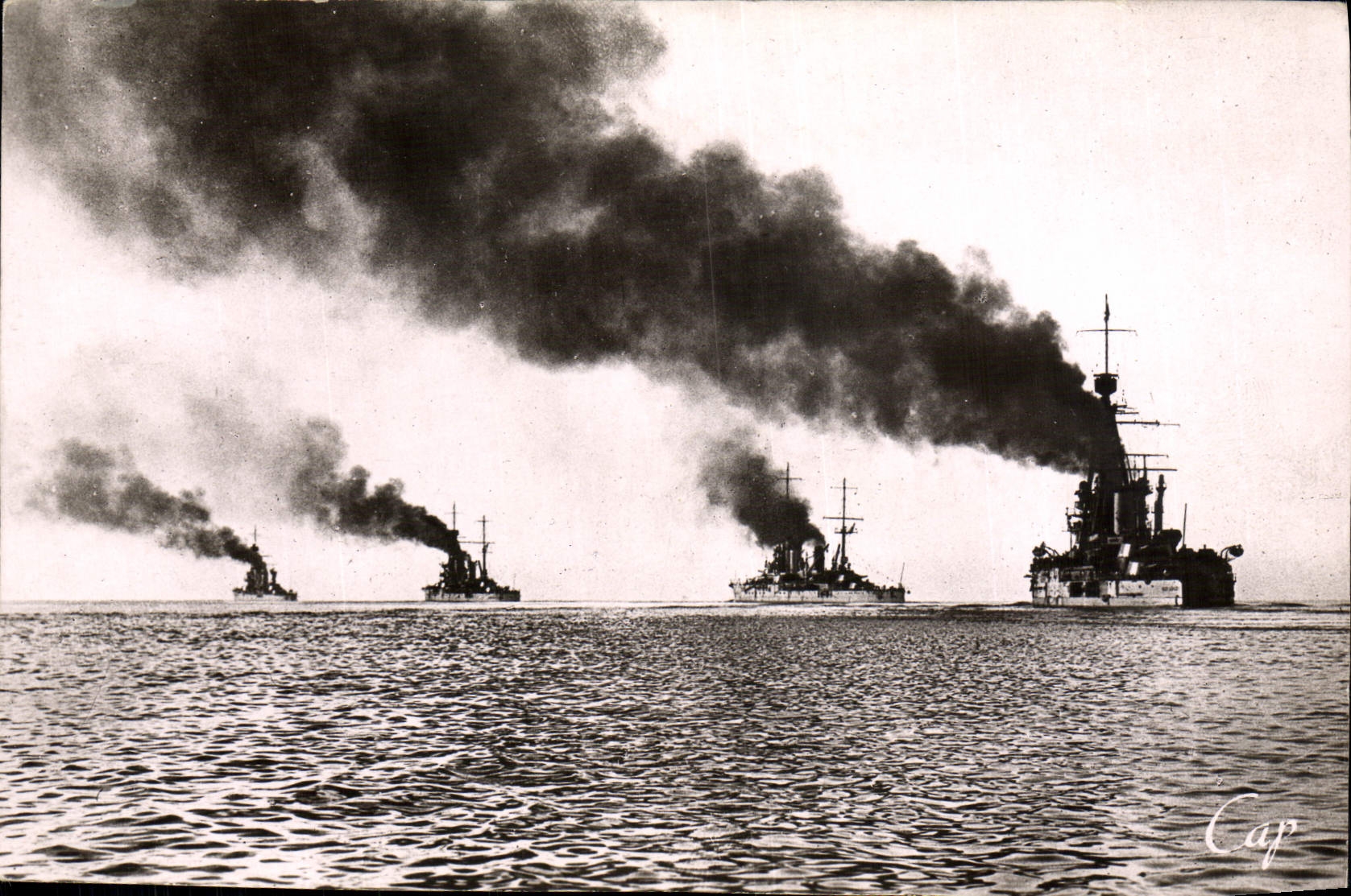 CPA Bateau de guerre Toulon Depart de l'escadre 