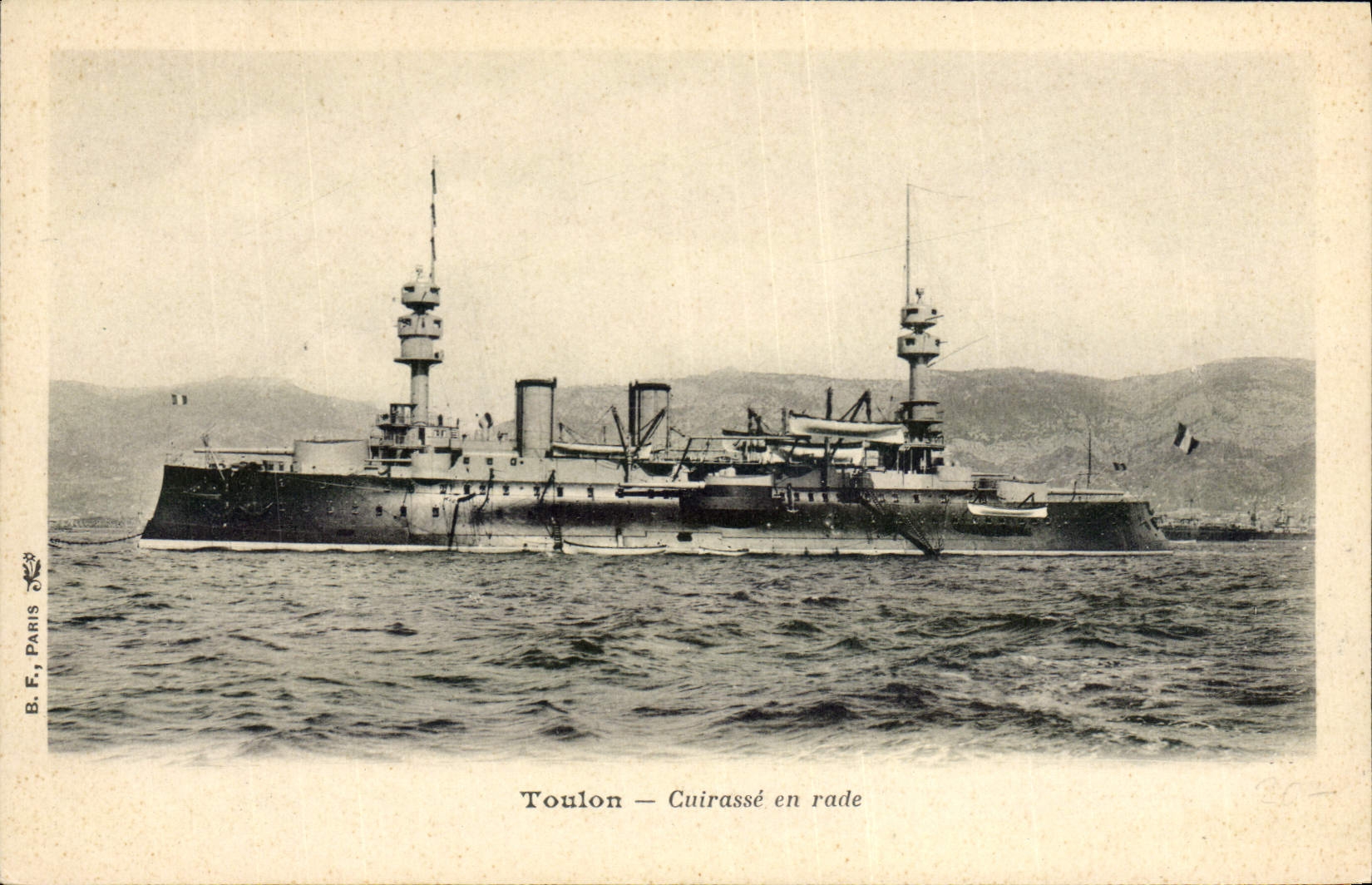 CPA Bateau de guerre Toulon Cuirasse en rade