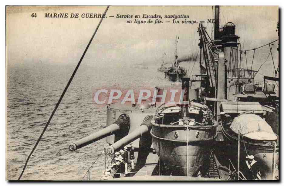 CPA Bateau de guerre Service en escadre navigation en ligne de file Un virage 