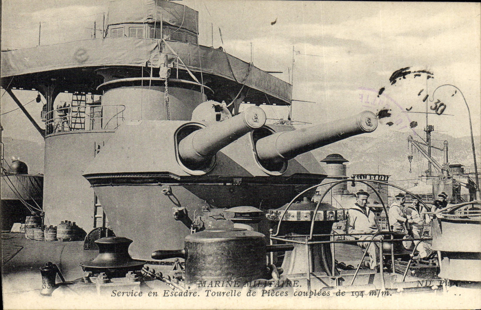 Tourelle de Pièces couplées de 194 m/m — Marine Militaire — ND Ph.