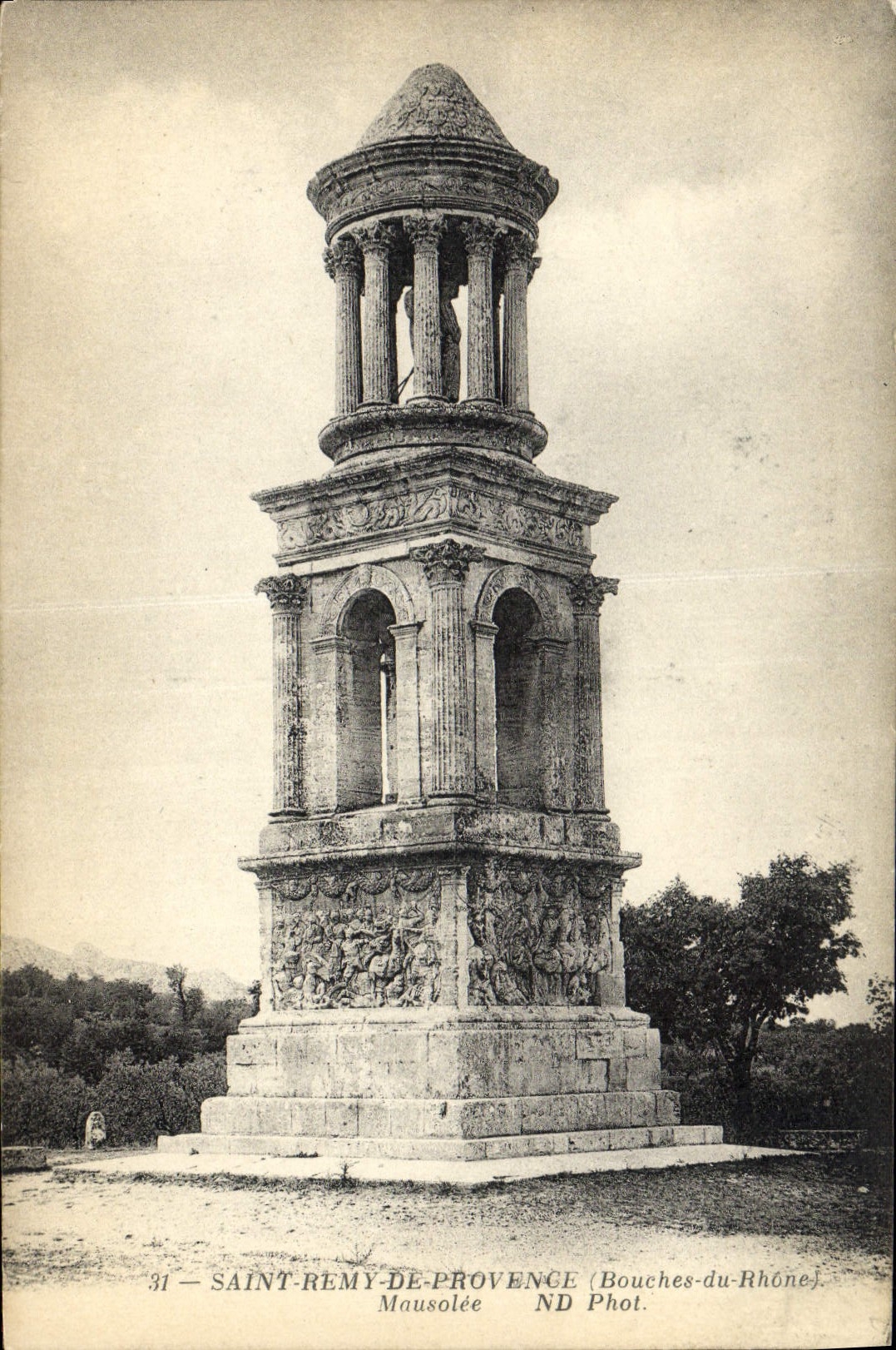 Saint-Rémy-de-Provence — Mausolée — ND Phot.