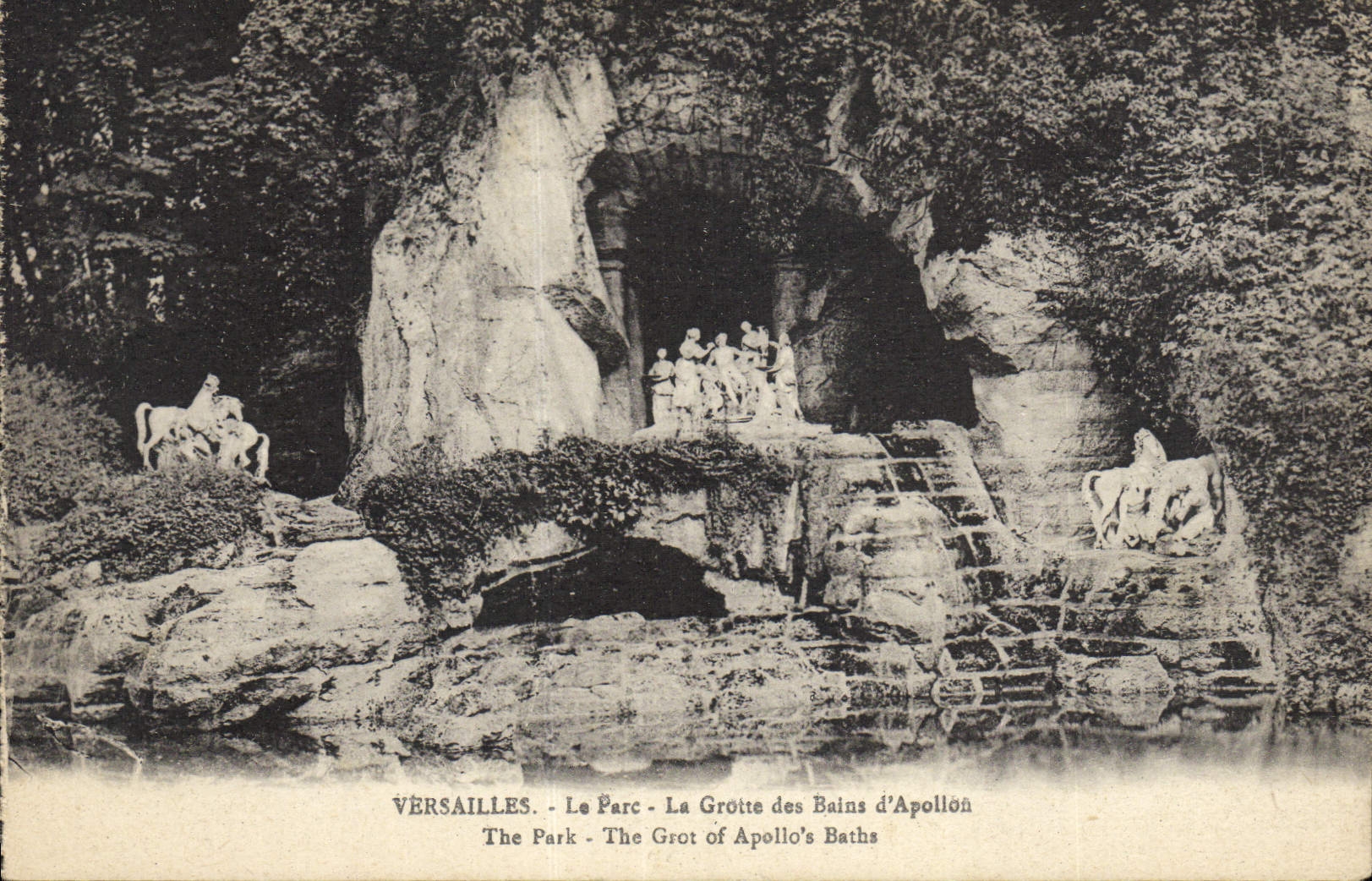 CPA Versailles Le Parc La Grotte des Bains d'Apollon 