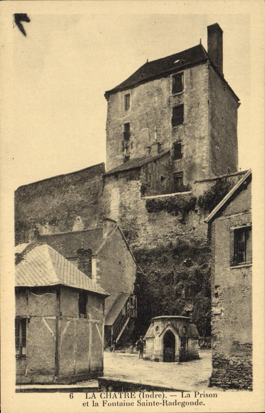 La Chatre (Indre) — La Prison et la Fontaine Sainte-Radegonde — A. Bourg, éditeur