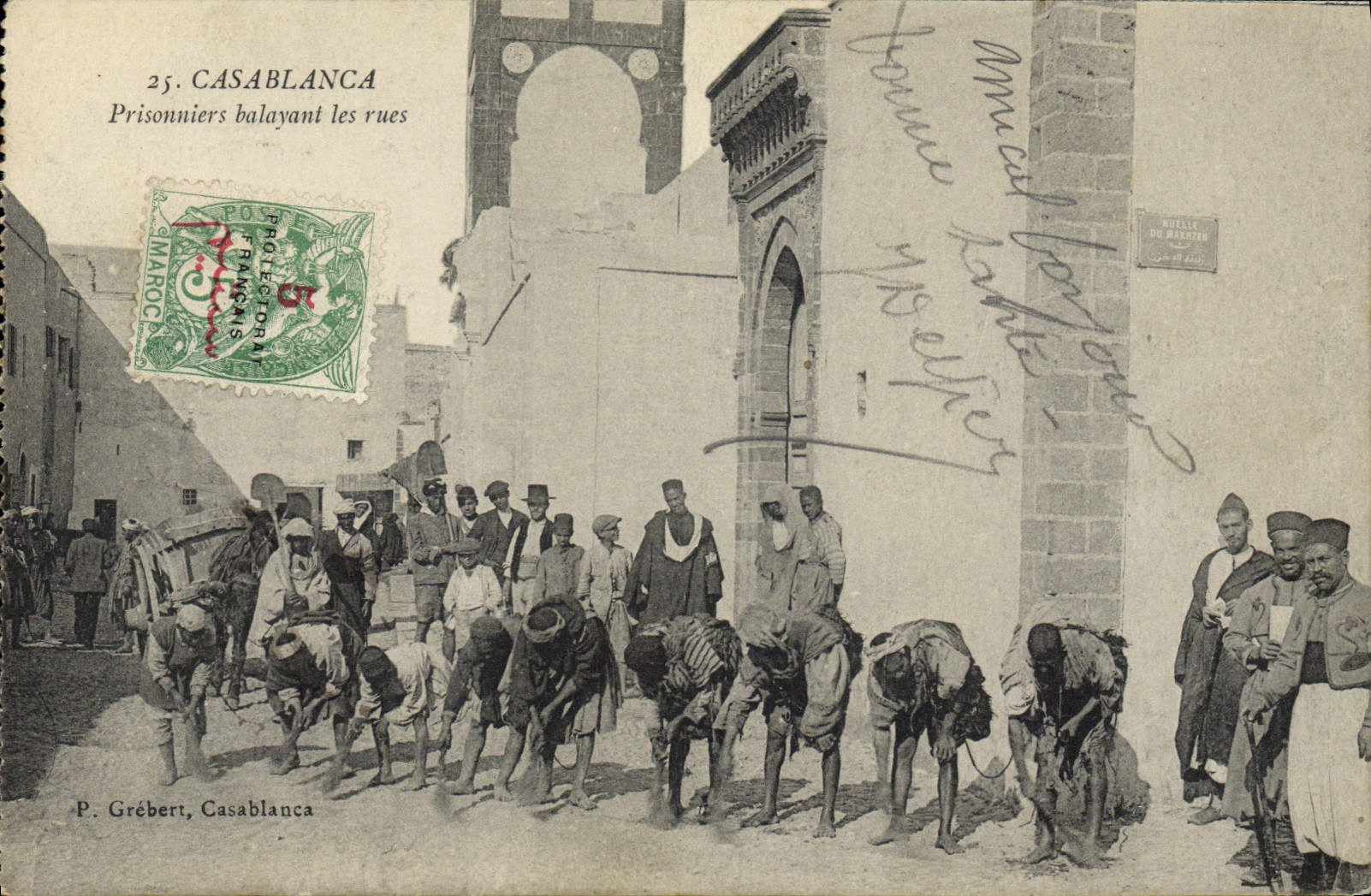 Casablanca — Prisonniers balayant les rues — P. Grébert, Casablanca