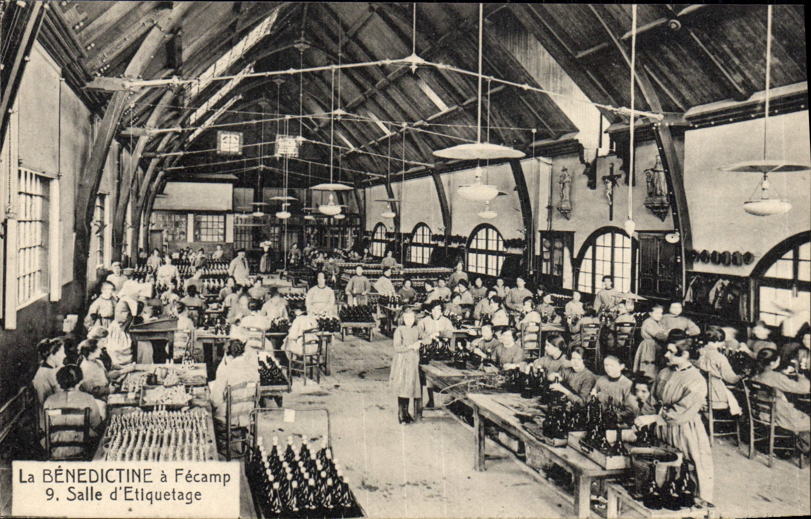 CPA La Benedictine a Fecamp Salle d'etiquetage
