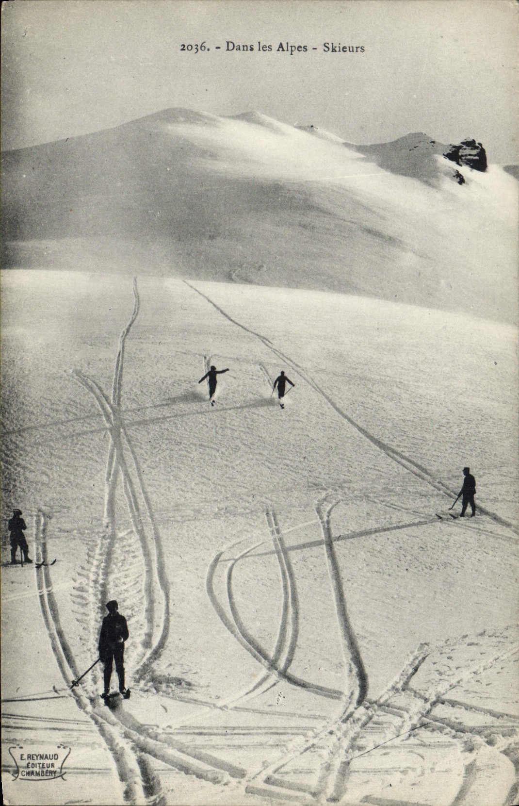 CPA Sports d'hiver Ski Dans les Alpes skieurs 