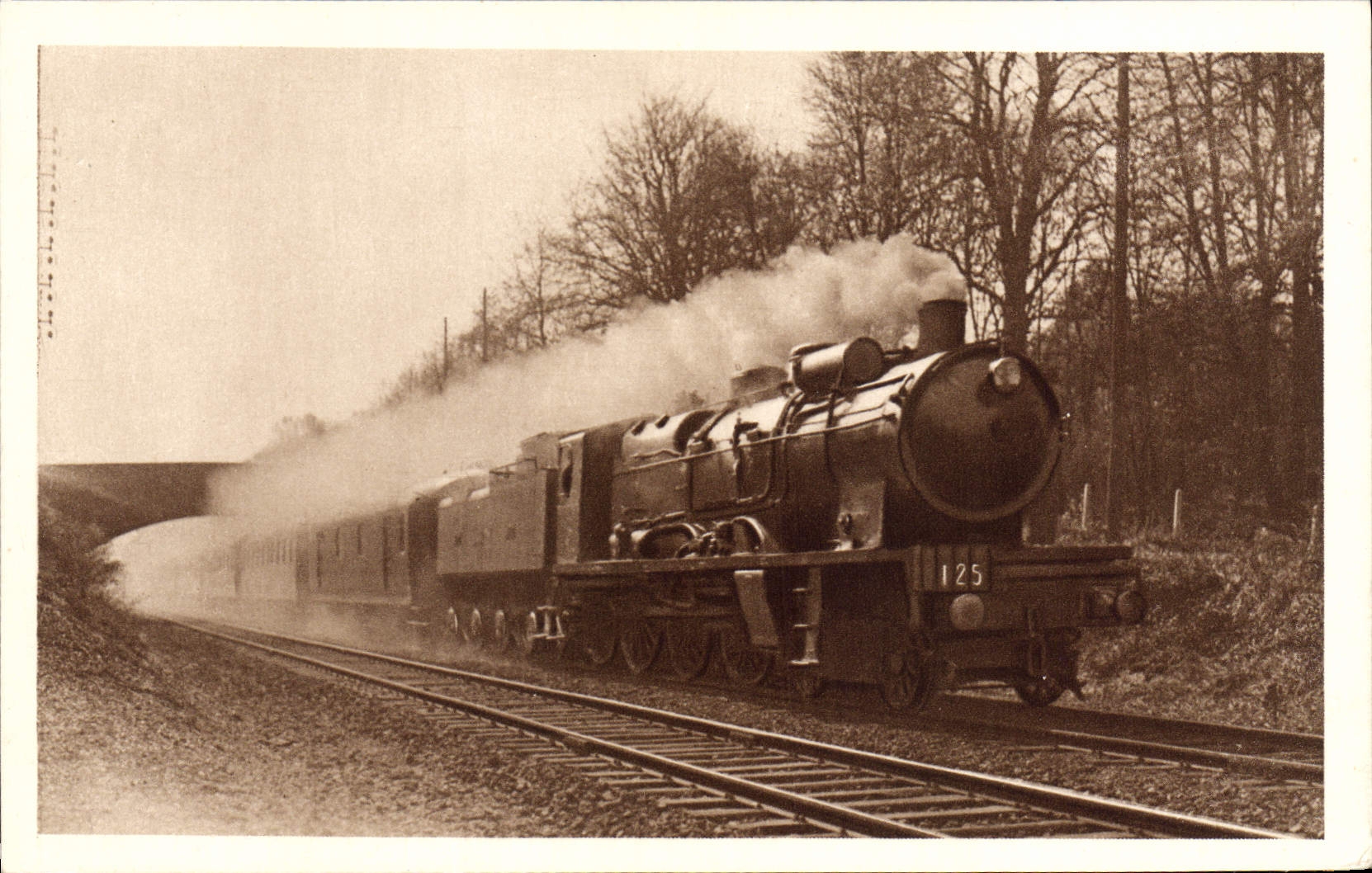 CPA Train Locomotive Chemin de fer du Nord Trains rapides Paris Liege Bruxelles