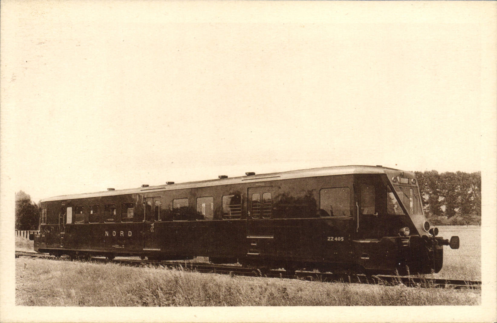 CPA Train Locomotive Chemin de fer du Nord Automotrice Standard Type 1936