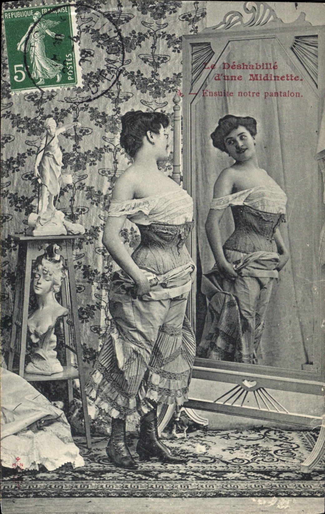 Une Midinette — Le Déshabillé d'une Midinette. 4 — Ensuite notre pantalon. — Éditeur non visible, n° de série 4
