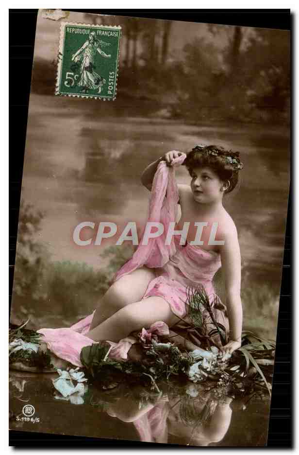 Joven mujer en vestido rosa — escena de jardín — S.1196/5