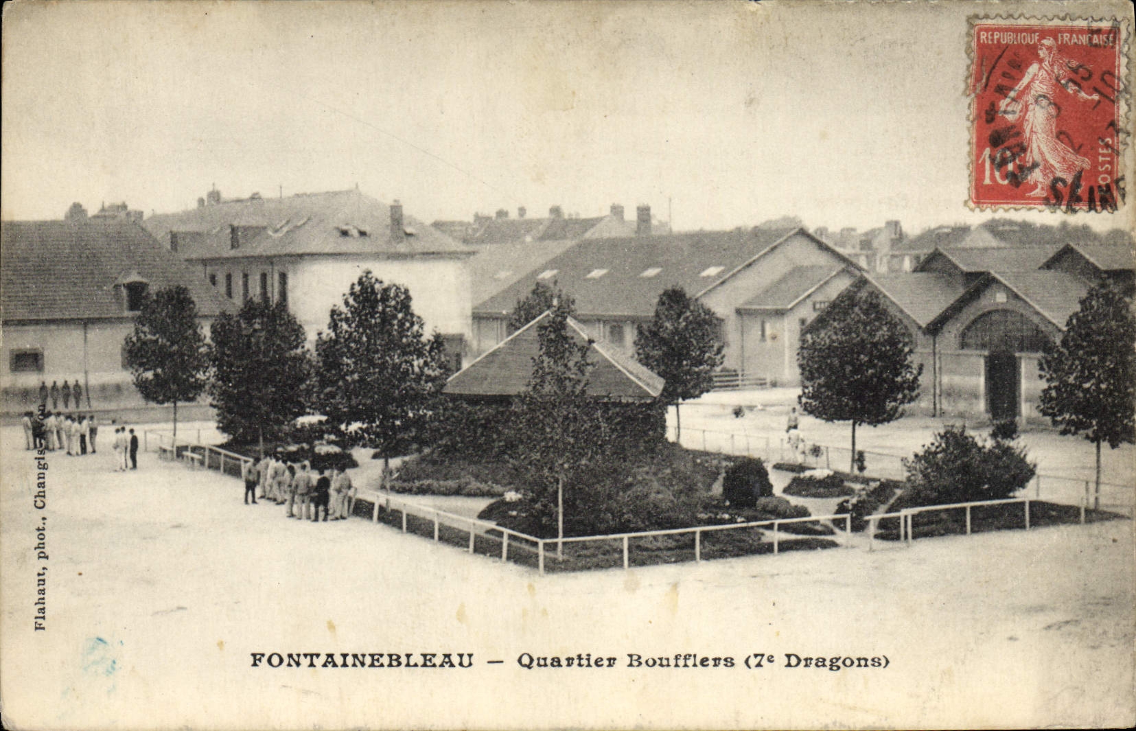 CPA Militaria Caserne Fontainebleau Quartier Boufflers 7eme Dragons
