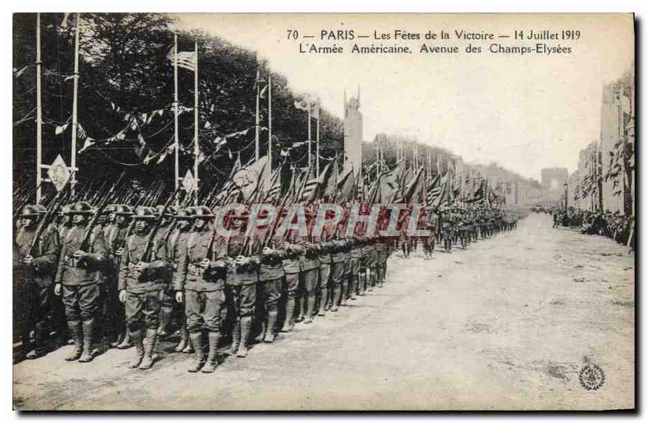 CPA Militaria Paris Les fetes de la Victoire 14 juillet 1919 L'armee americaine Avenue des Champs Elysees