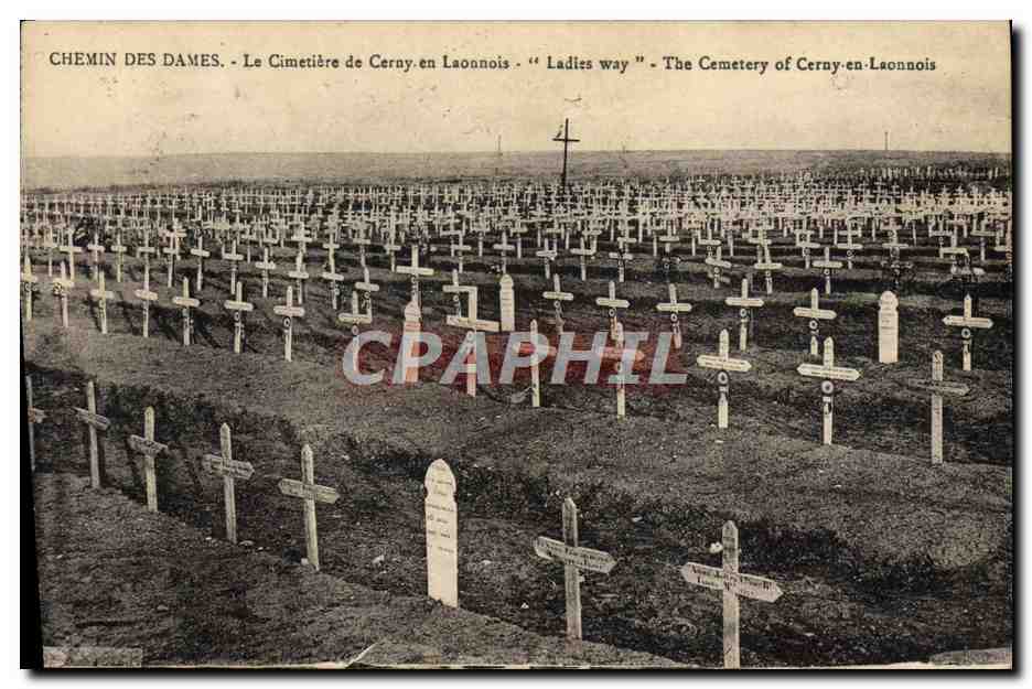 CPA Militaria Chemin des Dames Le cimetiere de Cerny en Laonnois 