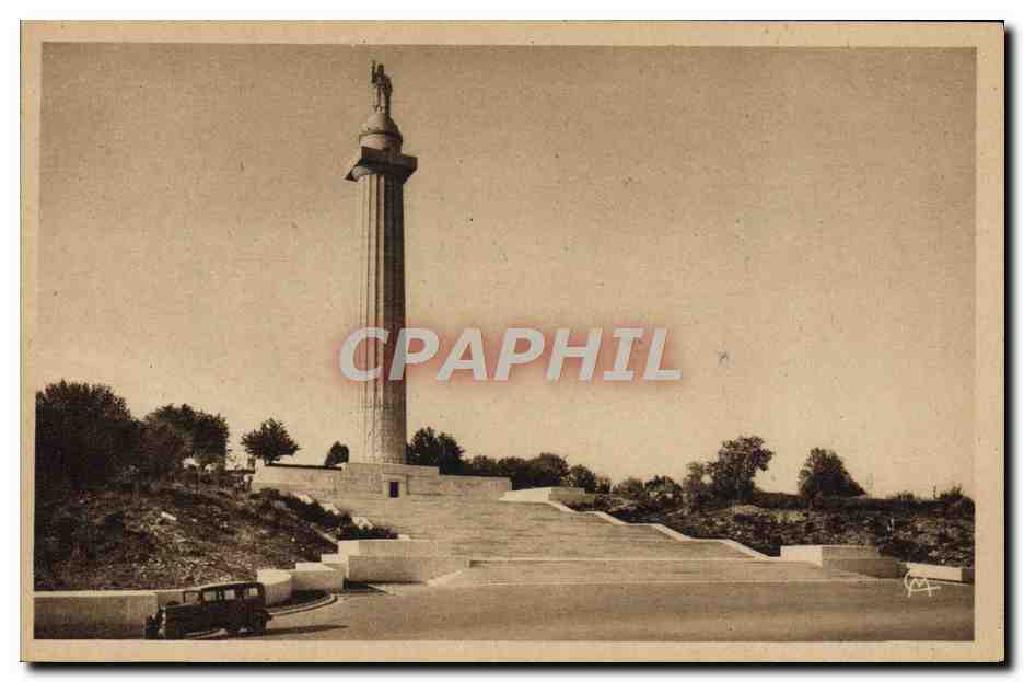 Montfaucon d'Argonne — Monument élevé par les Américains pour commémorer les combats livrés par l'armée américaine en 1918 — Editions Photo Verdun