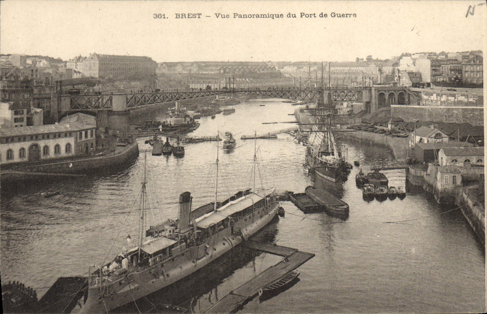 BREST — Vue Panoramique du Port de Guerre — Éditeur : Unvaniez Post ar Bed Holl