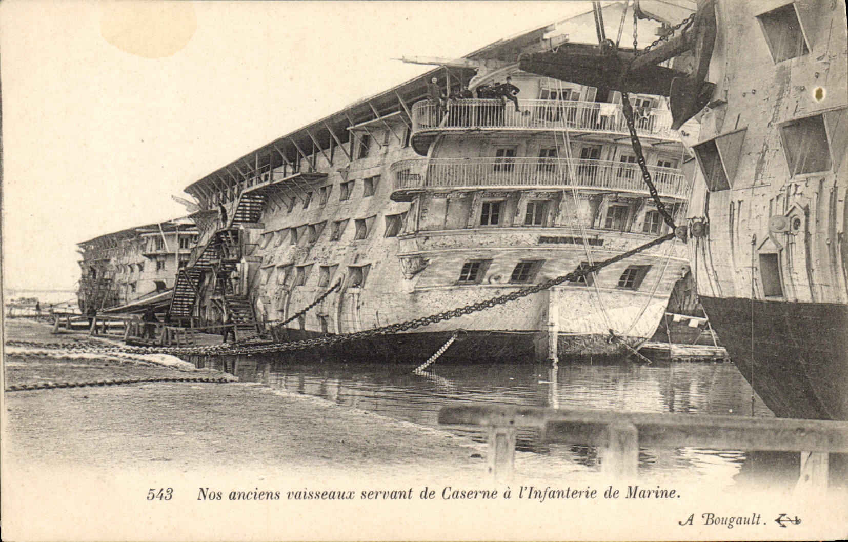 CPA Bateau Guerre Nos anciens vaisseaux servant de caserne a l'infanterie de marine 