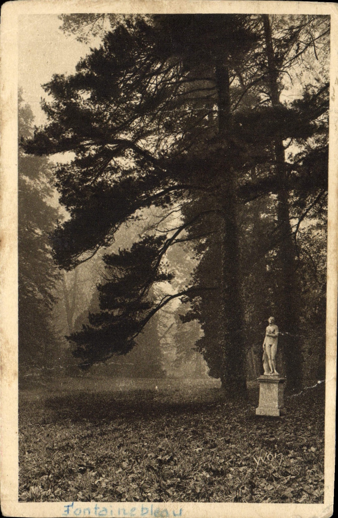 Fontainebleau — statue dans le parc — Édition d'Art YVON, n°8