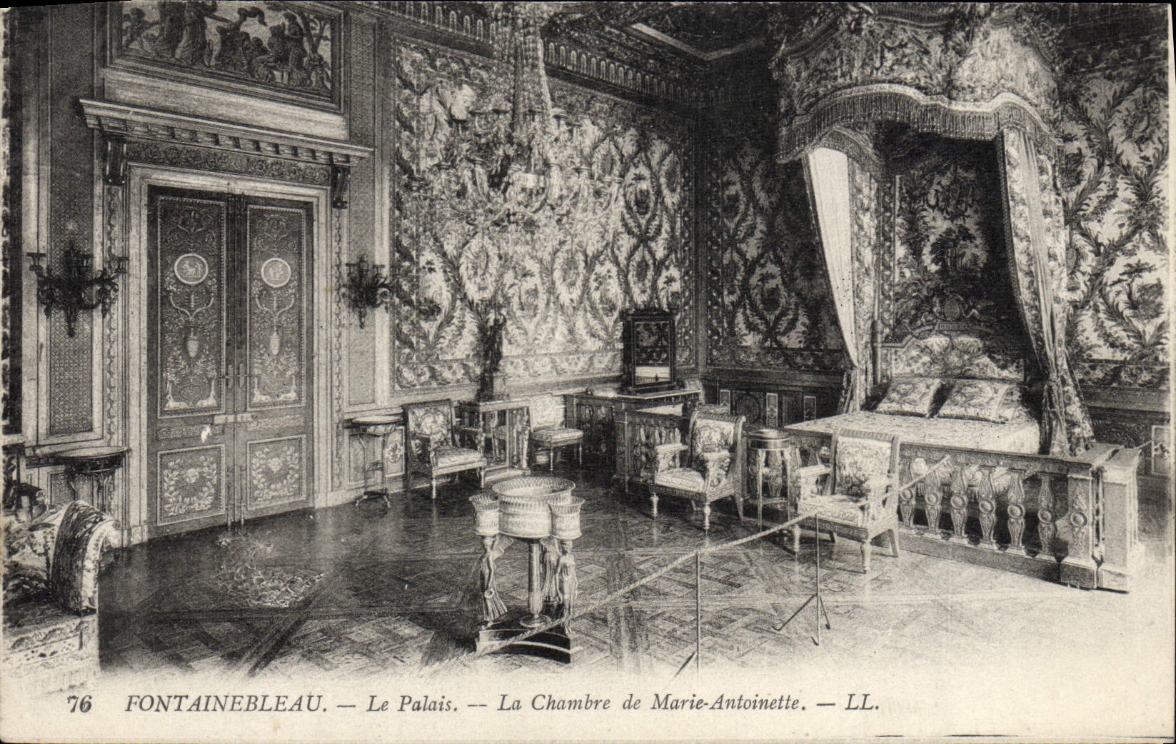 Fontainebleau — Le Palais — La Chambre de Marie-Antoinette — LL. — n°76