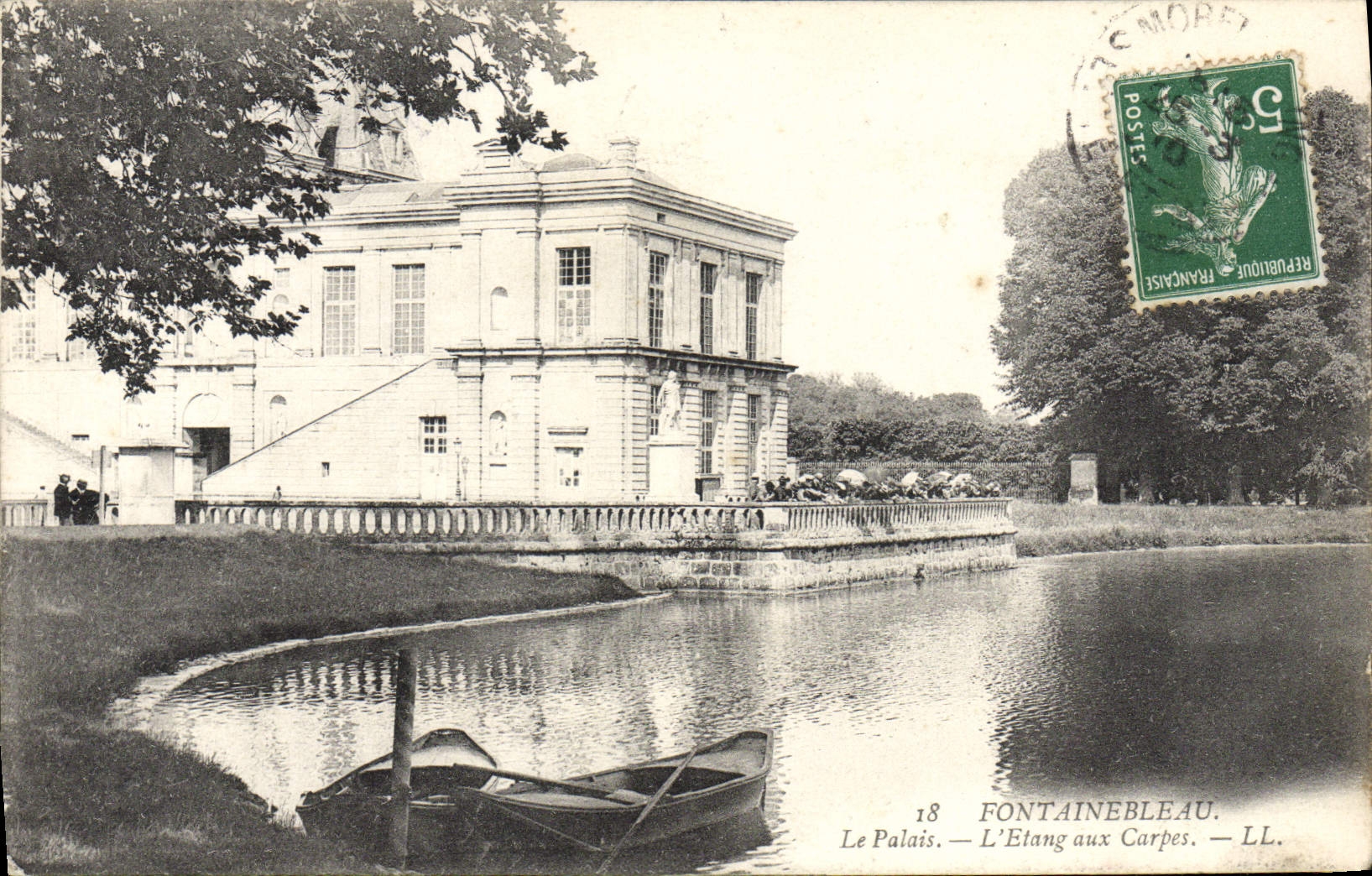 Fontainebleau — El Palacio. El Estanque de los Carpes — LL. 18