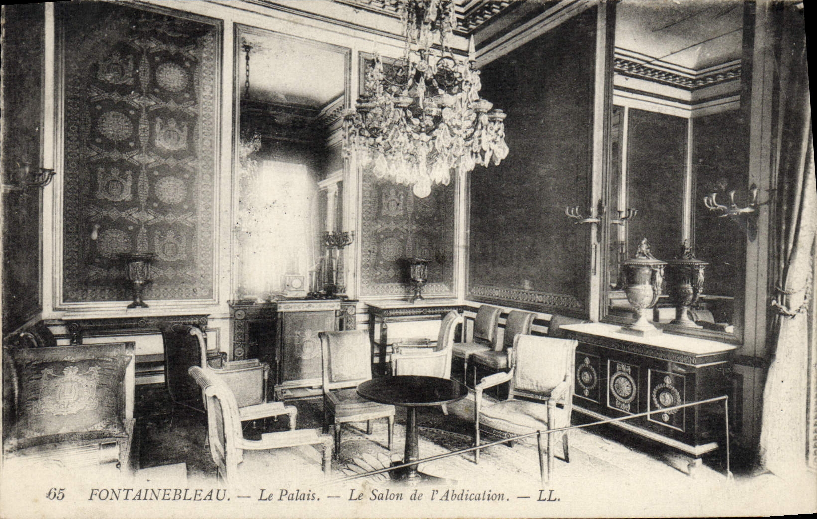Fontainebleau — El Palacio — El Salón de la Abdicación — LL. — N° 65