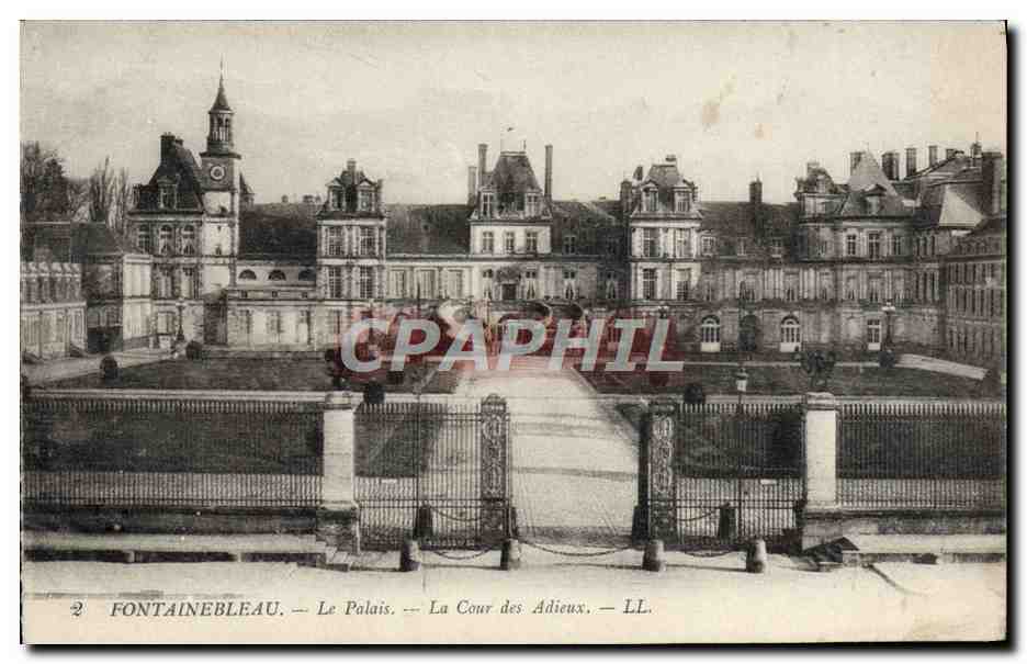Fontainebleau — Le Palais — La Cour des Adieux — LL
