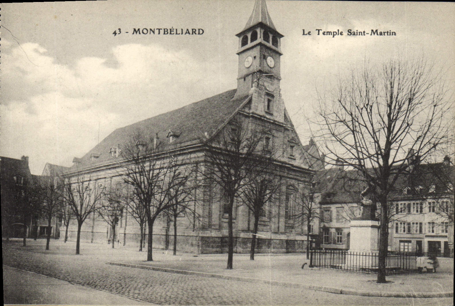 CPA Montbeliard Le temple Saint Martin Temple protestant 