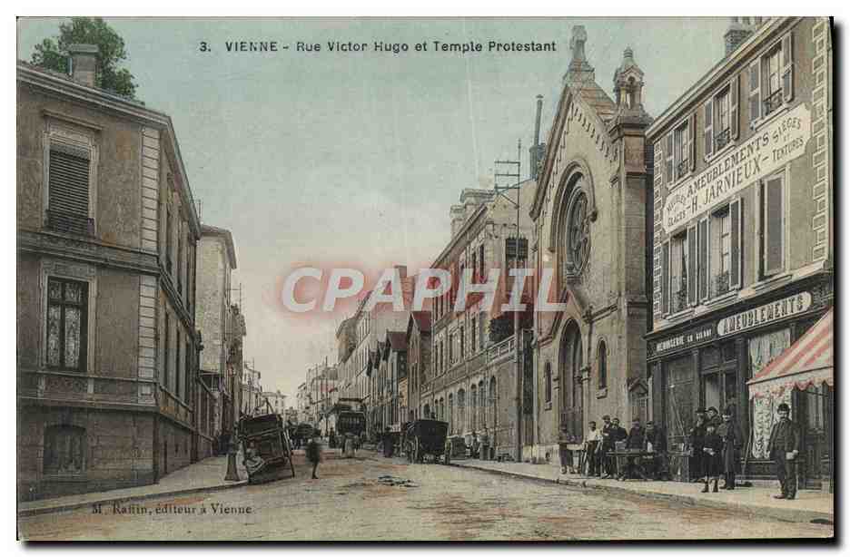 CPA Vienne Rue Victor Hugo et Temple protestant
