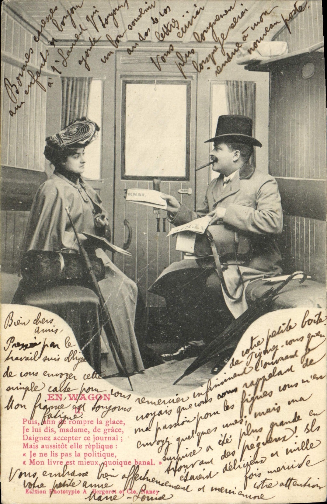 CPA Train Locomotive Femme En wagon