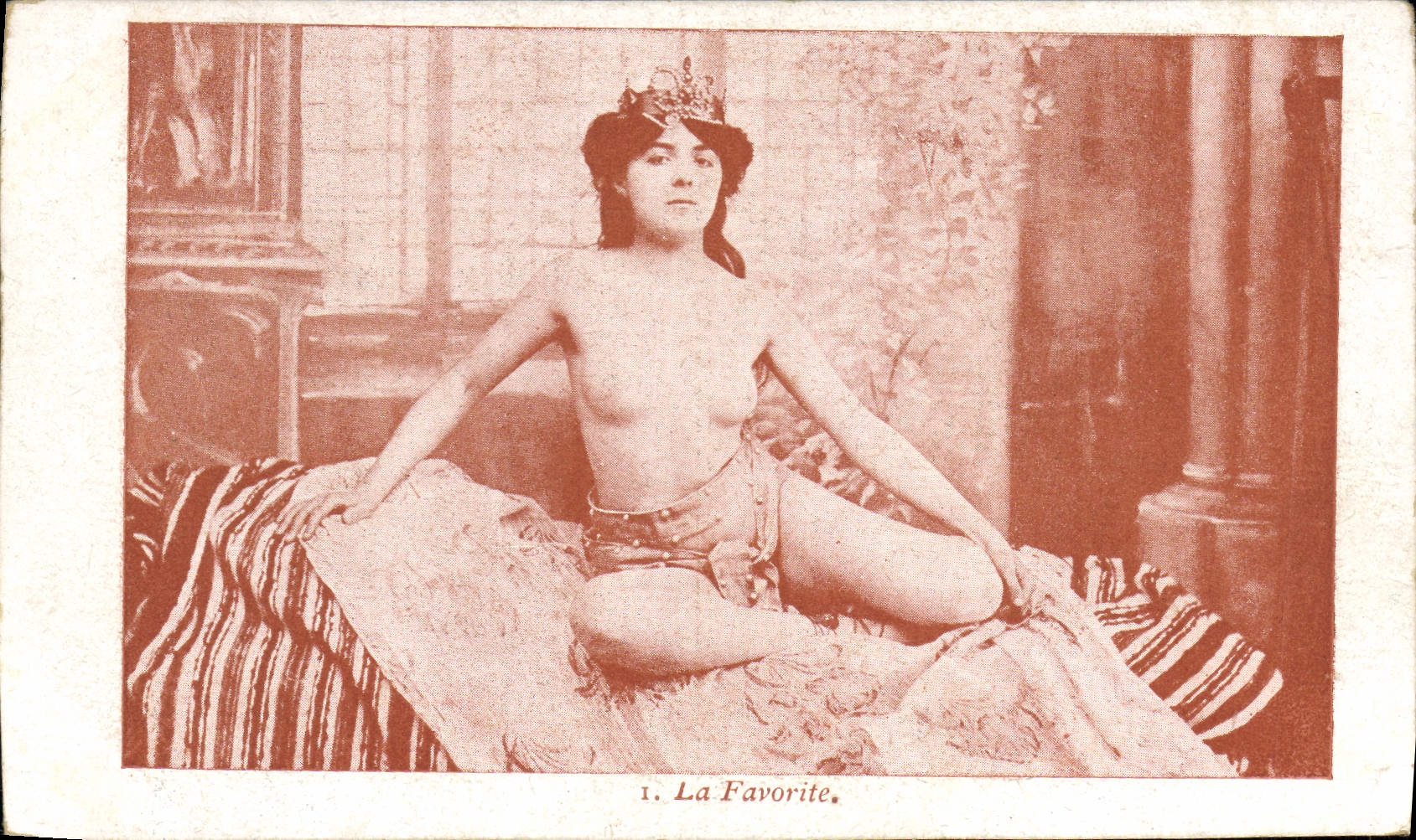 CPA Nu erotique Femme la favorite 