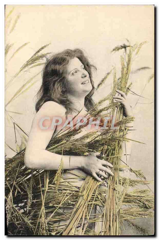Femme entourée de blé — phototypie — CPAPHIL