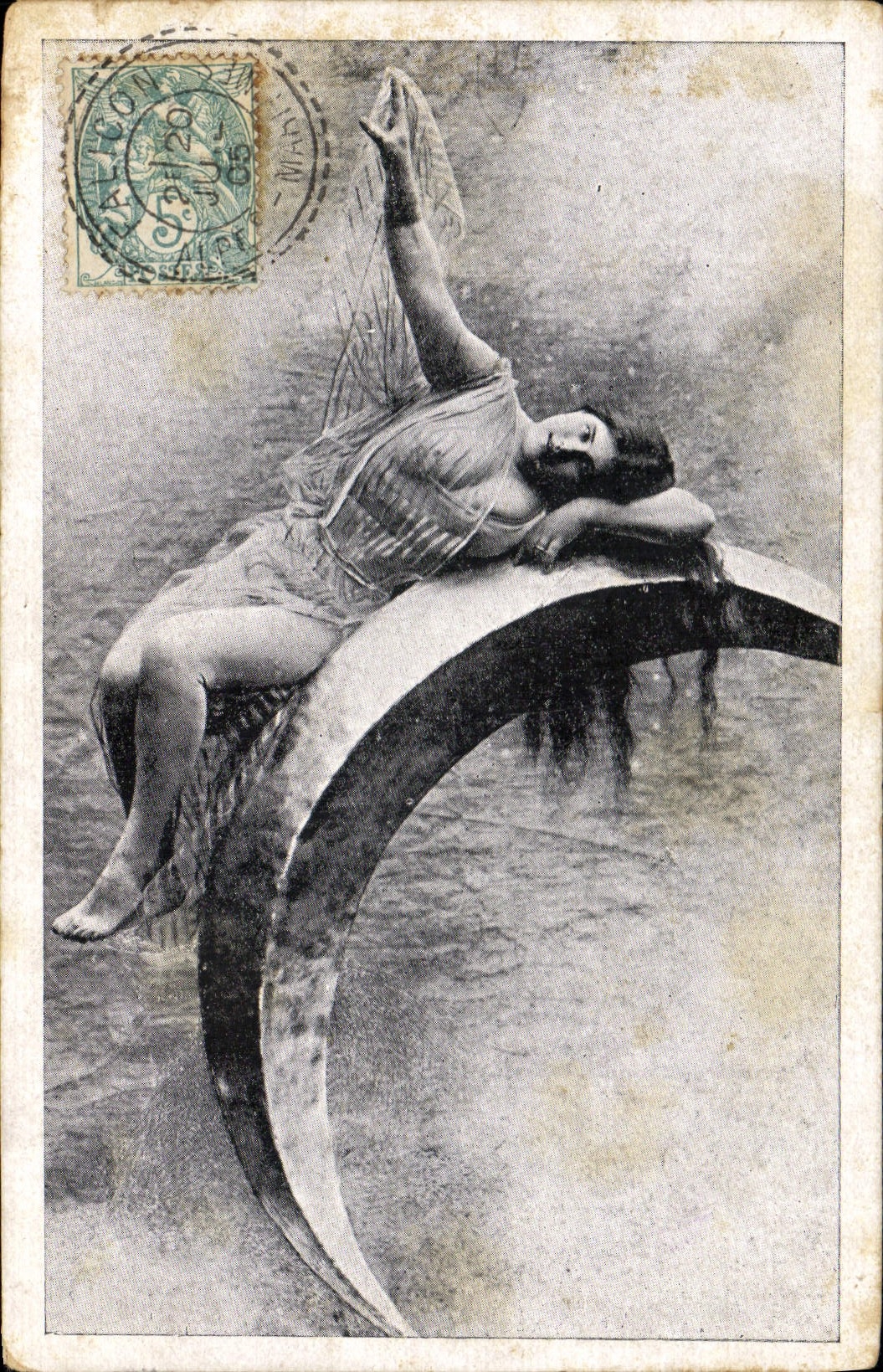 Femme allongée sur croissant de lune — scène mythologique — éditeur non visible